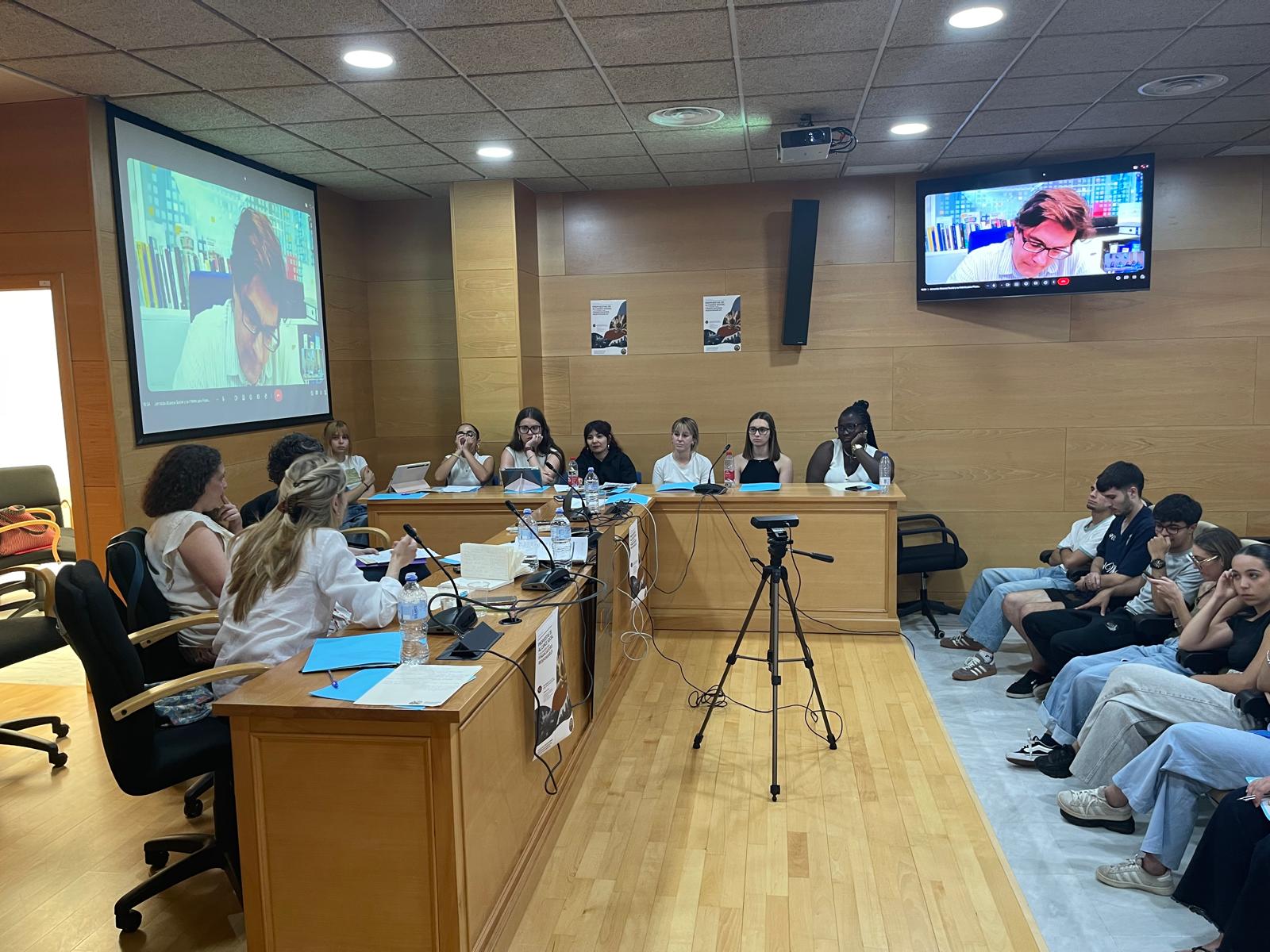 La banca ética explora oportunidades de colaboración con una iniciativa de investigación del INDESS